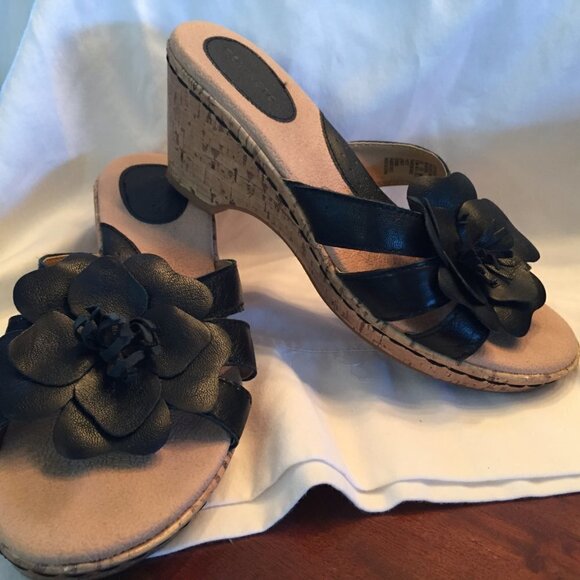 Covington Leather Flower Wedge Sandal size 8 1/2 - Picture 1 of 7